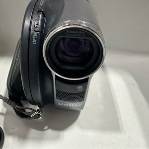 Samsung SC-DC173U Camcorder with case